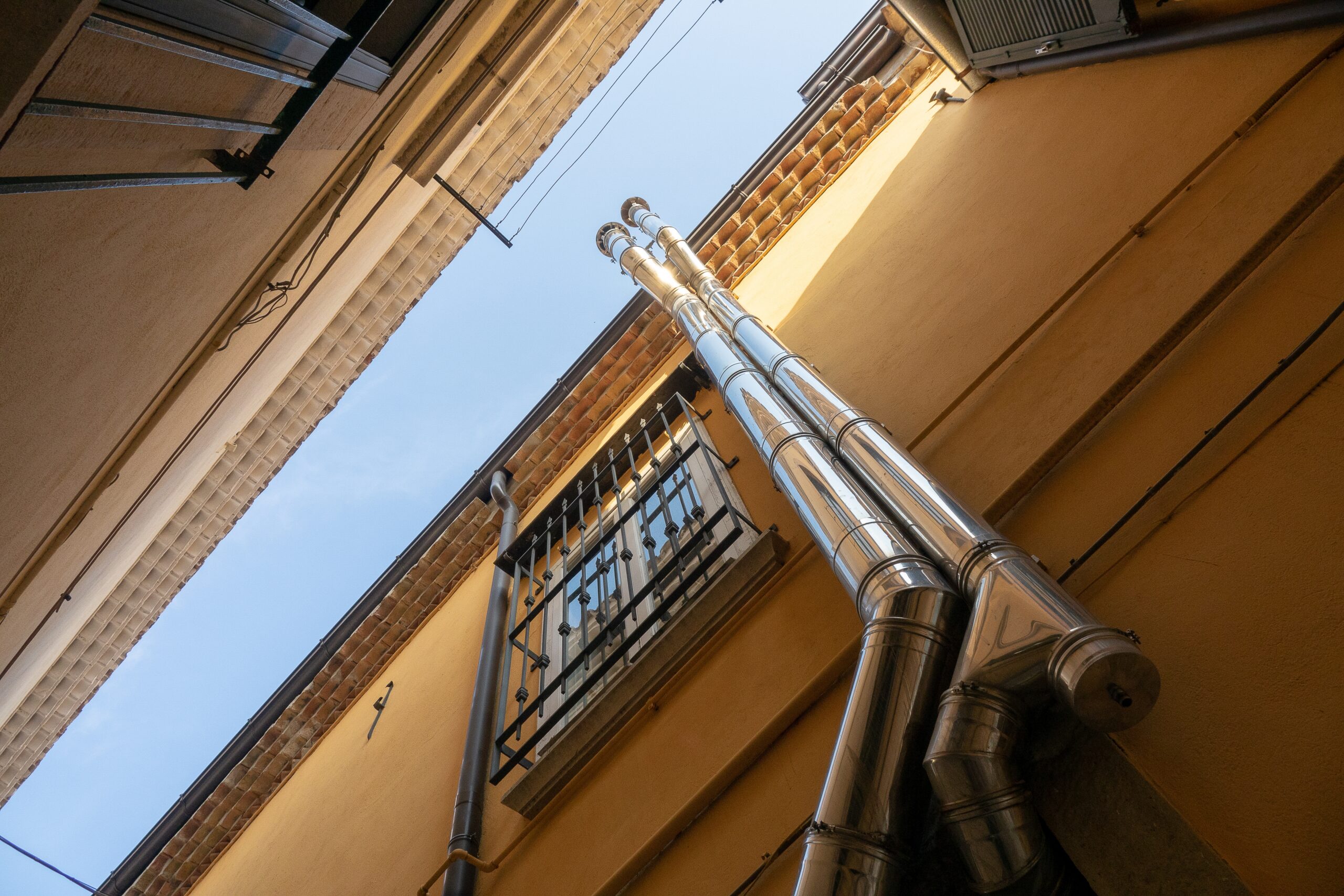 Cambio de bajantes comunitarias en un edificio de Cantabria